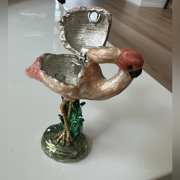 Jeweled flamingo trinket box/figurine - Picture 14 of 15
